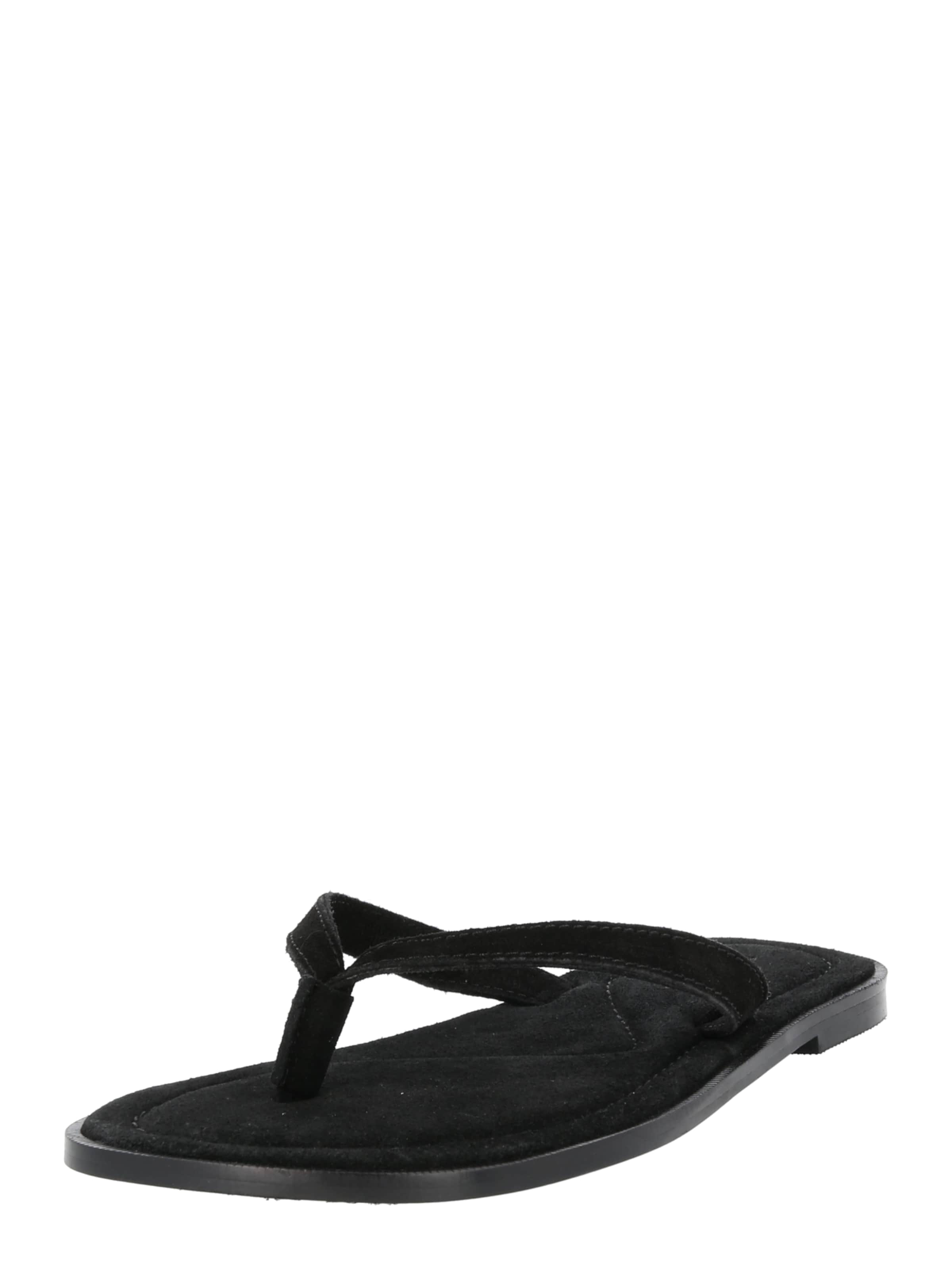 TOPSHOP Σαγιονάρες διχαλωτές 'JAY' σε μαύρο: μπροστά