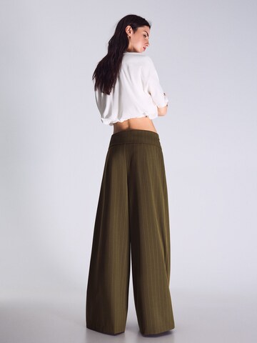 Bershka Bő szár Nadrág - zöld