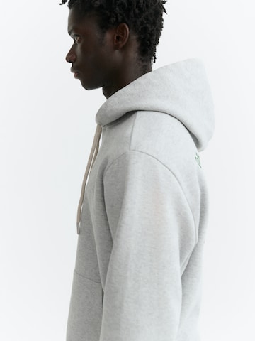 Thinking MU Sweatshirt 'SAUL' in Grijs: zijkant