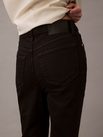 Calvin Klein Jeans Flared Jeans i svart
