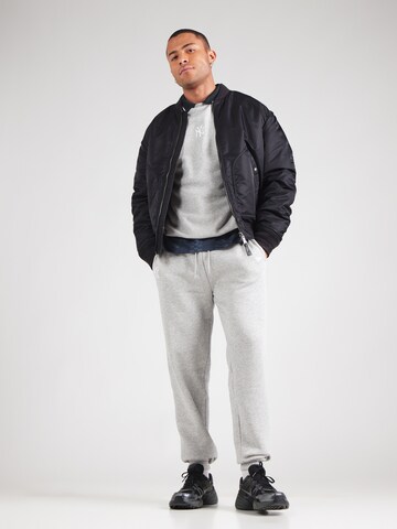 Effilé Pantalon 'NEYYAN' NEW ERA en gris