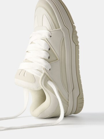 Baskets basses Bershka en blanc