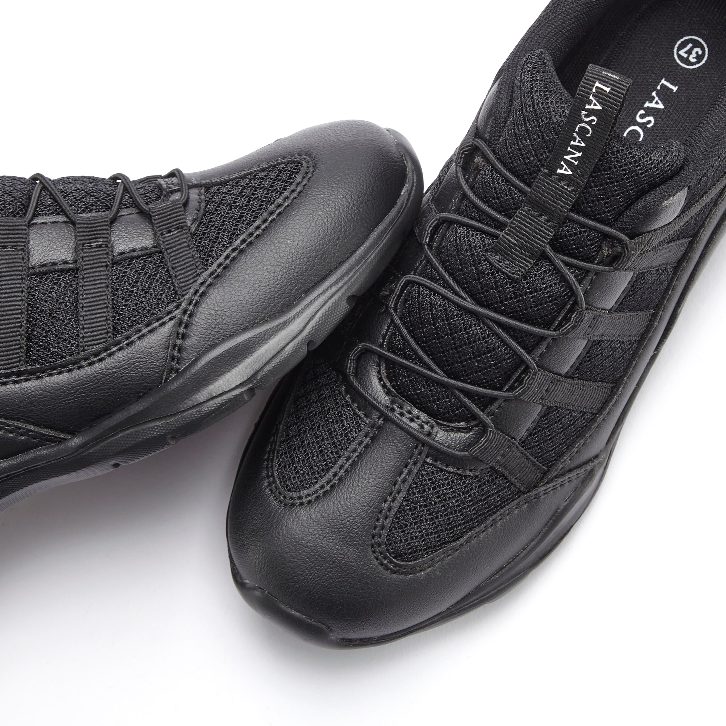 LASCANA Σνίκερ χαμηλό σε μαύρο