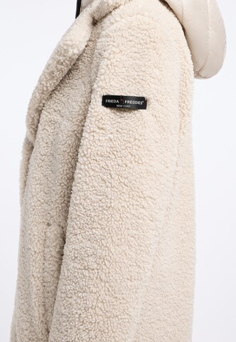 Frieda & Freddies NY Between-Seasons Coat in White