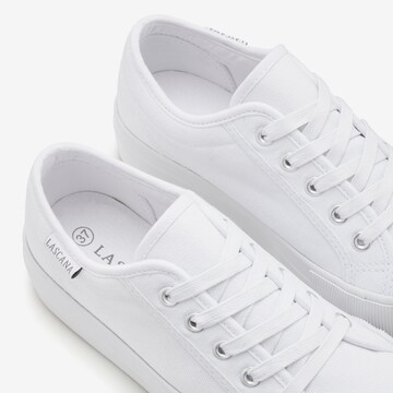 LASCANA Sneakers in White