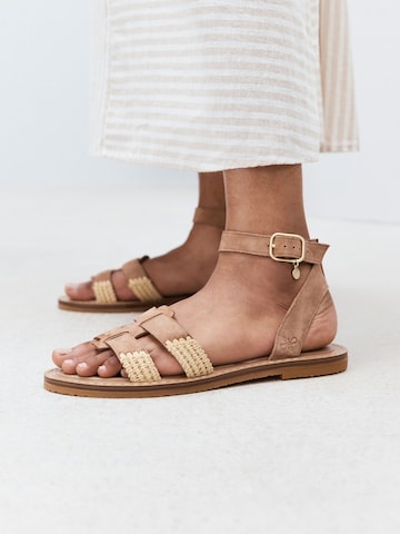 Next Sandale in Braun