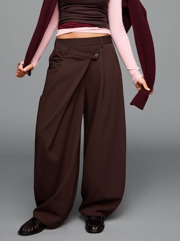 Wide Leg Pantalon harem Bershka en marron : devant