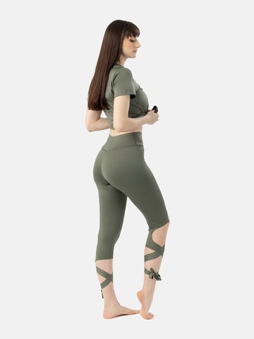 LEAFLETIC - Skinny Leggings 'Leafletic Woman`s Short Length Tail Legging' en verde