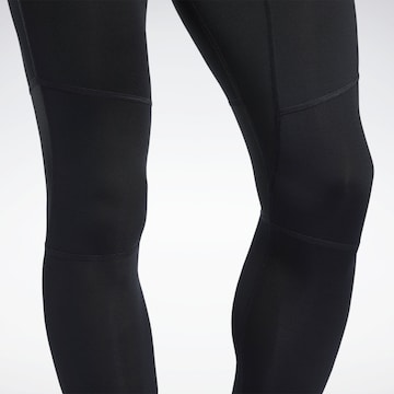 Skinny Pantaloni sport de la Reebok pe negru