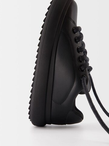 Bershka Sneaker in Schwarz
