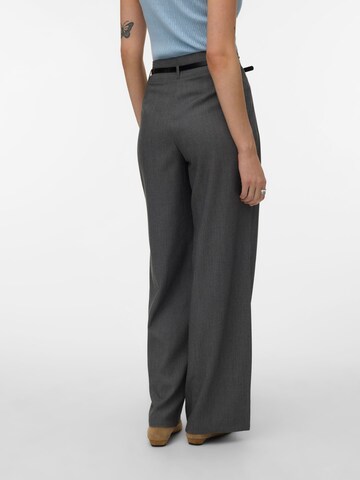 VERO MODA - Pierna ancha Pantalón plisado 'VMTahia' en gris