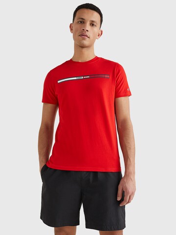 Tommy Jeans Koszulka 'Essential' w kolorze czerwony: przód