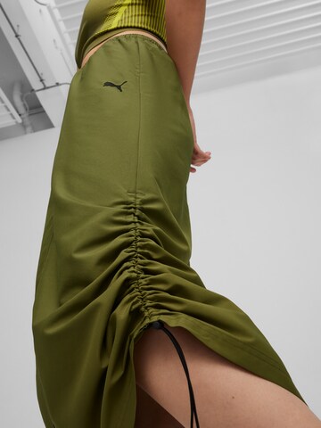 PUMA - Falda en verde