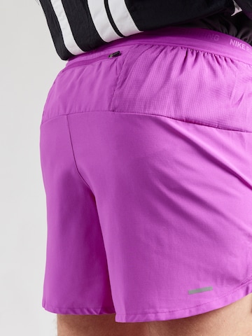purpurinė NIKE Standartinis Sportinės kelnės 'Stride'