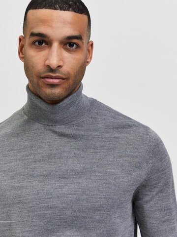 SELECTED Sweater in Grey