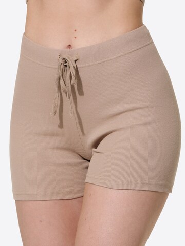 Coupe slim Pantalon Yenita en beige