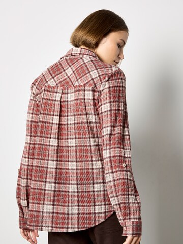 Chemisier ' ' Apricot en rouge