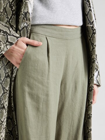 ONLY Široký strih Plisované nohavice 'CARISA' - Zelená
