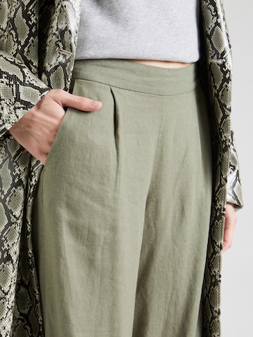 Wide leg Pantaloni cutați 'CARISA' de la ONLY pe verde