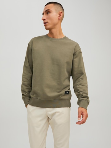 R.D.D. ROYAL DENIM DIVISION Sweatshirt in Groen: voorkant