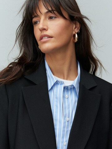 Next Blazer in Black