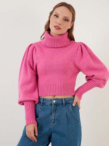 Pullover di LELA in rosa