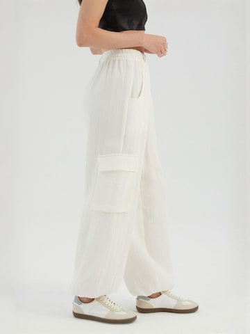 Hiccup Tapered Hose in Beige