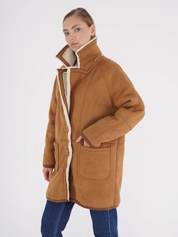 FRESHLIONS Winter Coat in Brown