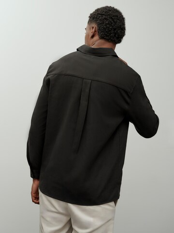 DAN FOX APPAREL Regular fit Skjorta 'Essential' i svart