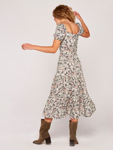 Apricot Kleid in Grün