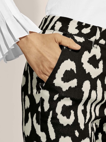 MADELEINE Slimfit Broek in Zwart