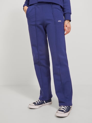 JJXX Regular Pleated Pants 'CAMILLA' in Blue: front