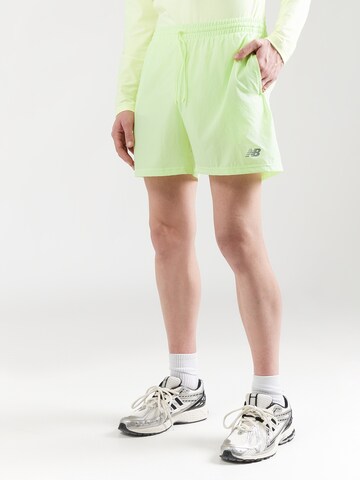 new balance Обычный Спортивные штаны 'Essential' в Зеленый: спереди