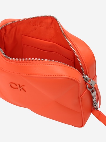 Calvin Klein Taška přes rameno 'Re-Lock' – oranžová