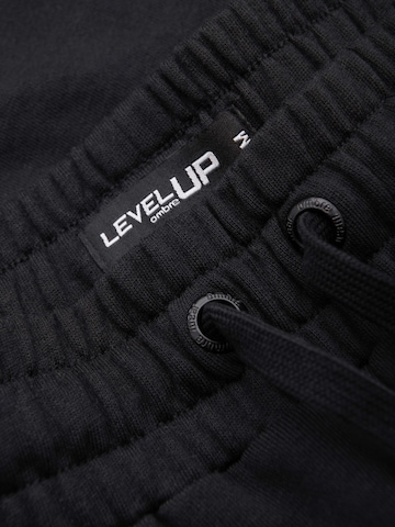 Ombre Regular Chino trousers in Black