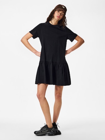 juoda PIECES Vasarinė suknelė 'PCDISSO': priekis