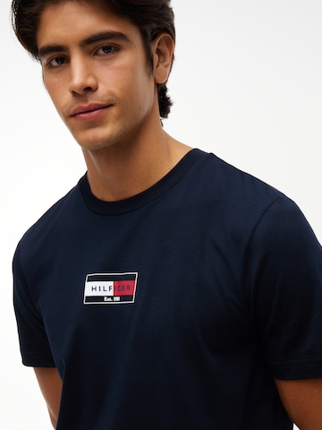 Maglietta 'BRAND LOVE' di TOMMY HILFIGER in blu