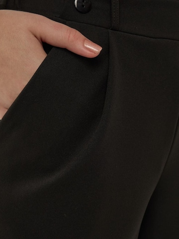 Wide leg Pantaloni con pieghe di Hiccup in nero
