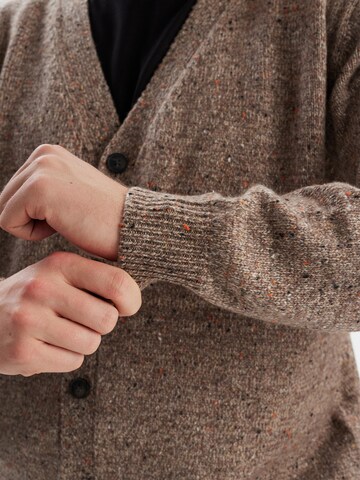 Dxnmxrk Gebreid vest 'DXFranker' in Bruin