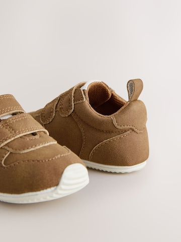 Sneaker de la Next pe maro