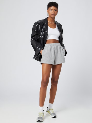 WEEKDAY Loosefit Shorts 'Kama' in Grau