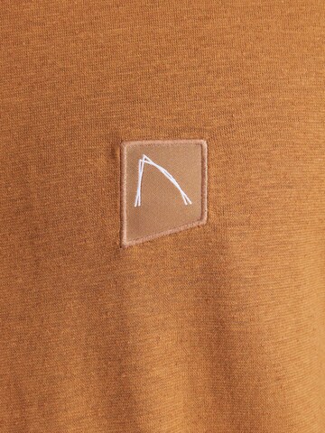 CHASIN' T-Shirt 'Ethan' in Braun