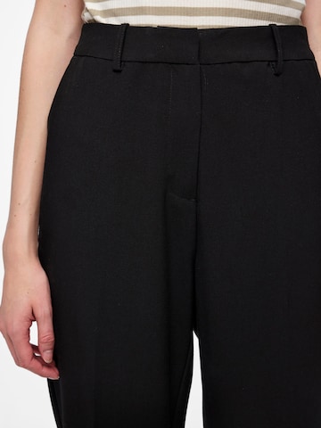 Regular Pantaloni 'LUISA' de la PIECES pe negru