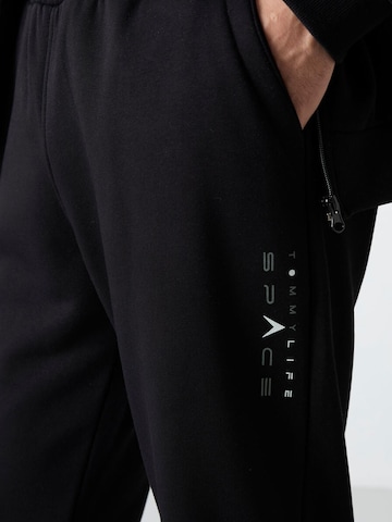 Completo per l'allenamento di Tommy Life in nero