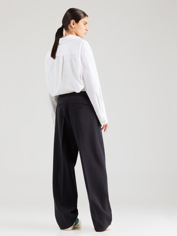 UNITED COLORS OF BENETTON Loose fit Pleat-front trousers in Black