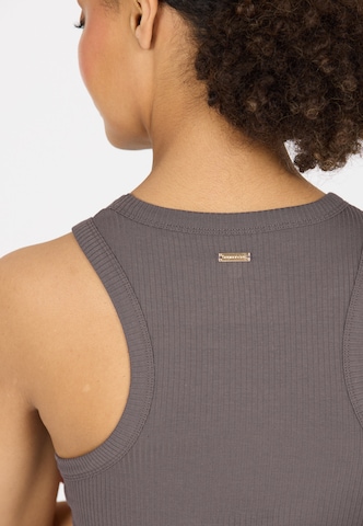Athlecia Sports top 'Lankae' in Brown