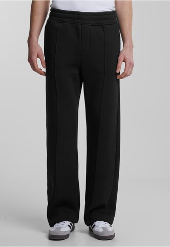 Prohibited Loose fit Pleated Pants in Black: front