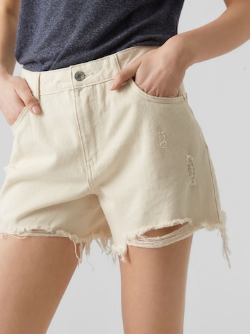 VERO MODA Loosefit Shorts 'Zuri' in Beige