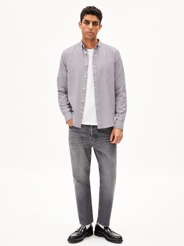 Coupe regular Chemise ARMEDANGELS en gris