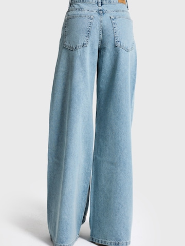 Regular Jean 'STRAIGHT MID RISE JEANS' IT'S BASIC en bleu